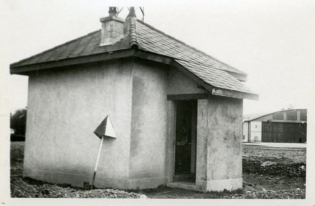 La Maison de la radio à Genève en 1923, sur la piste de Cointrin. [Photo Helios - Archives RTS]