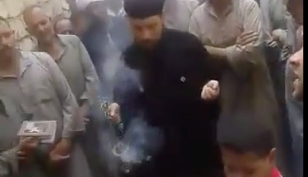 Funérailles en pleine rue d’un homme de 68 ans / Capture d’écran d’une vidéo publiée sur Facebook