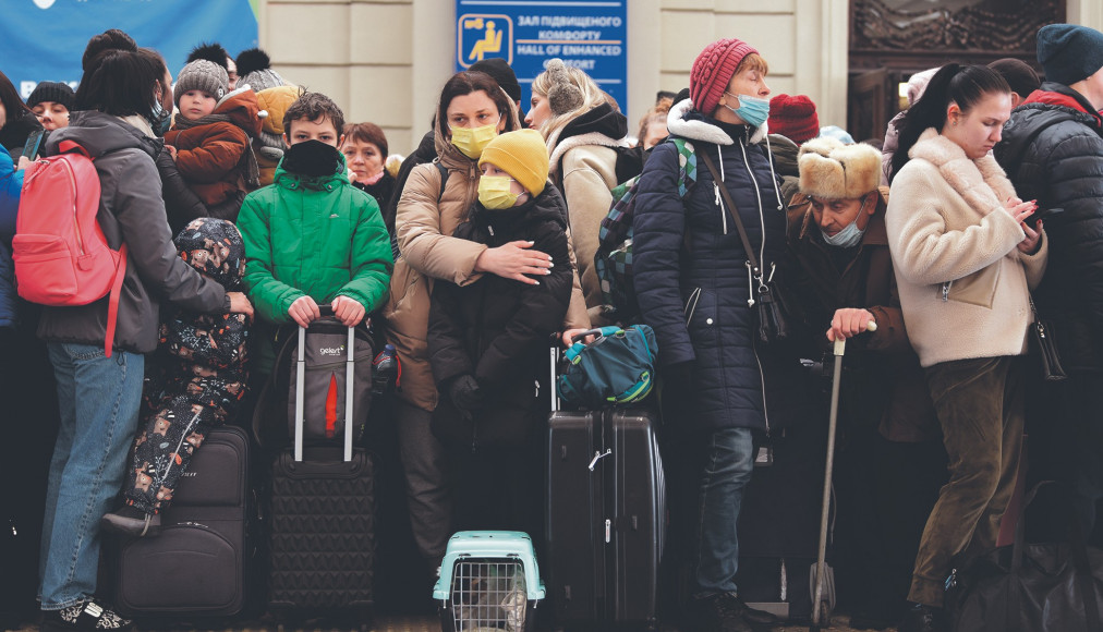 Lviv (Ukraine), le 26 février 2022. Des civils attendent le train pour fuir vers la Pologne. / © Shutterstock