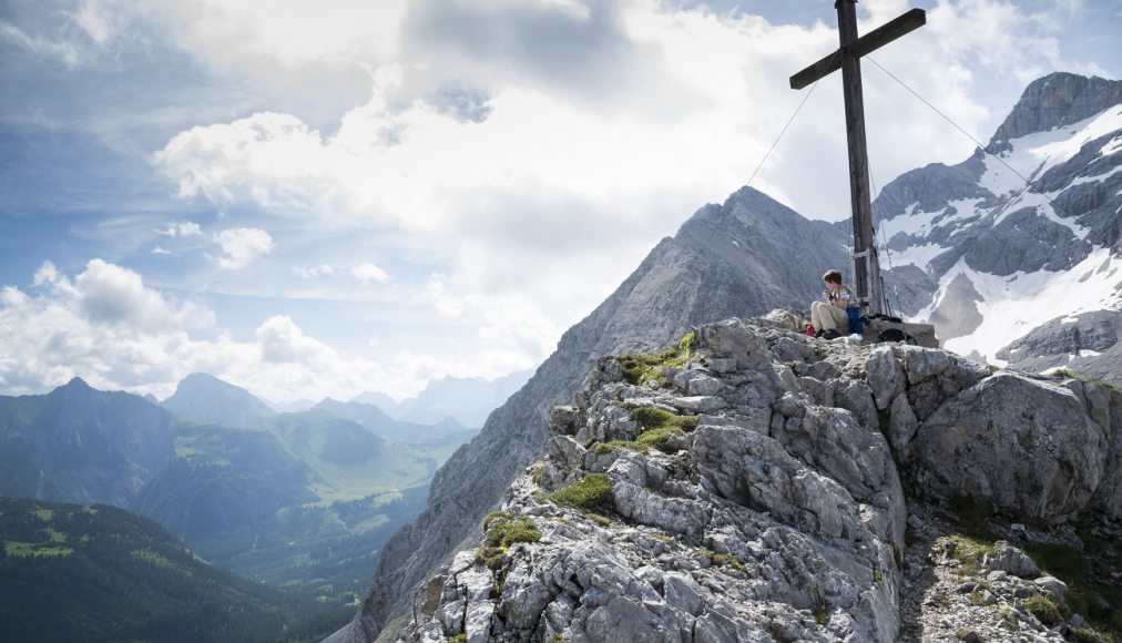Une croix dans les montagnes du Tyrol / KEYSTONE/LAIF/Dirk Eisermann