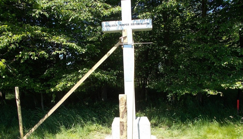 Une croix à Aalen, Baden-Württemburg (Allemagne) avec l&#039;inscription &quot;Ecclesia semper reformanda&quot; / ©Aalen1, CC0, via Wikimedia Commons