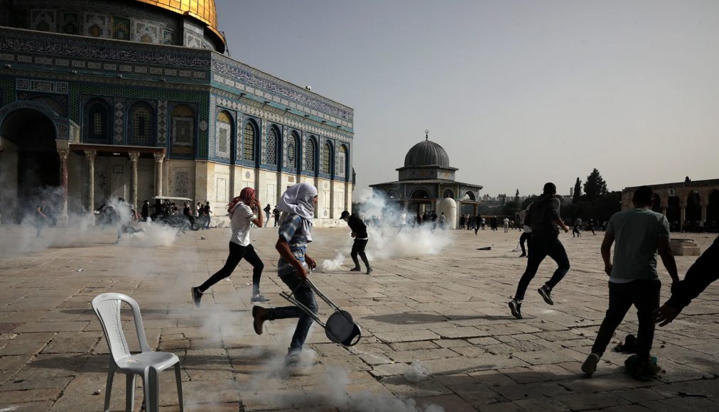 Affrontements à la mosquée Al-Aqsa à Jérusalem, le 10 mai 2021. / RNS / AP