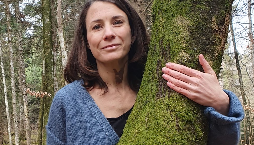 Dans le Nord vaudois, Elisabeth Tricot propose des « coachings » pour se relier à la nature et à soi / ©DR