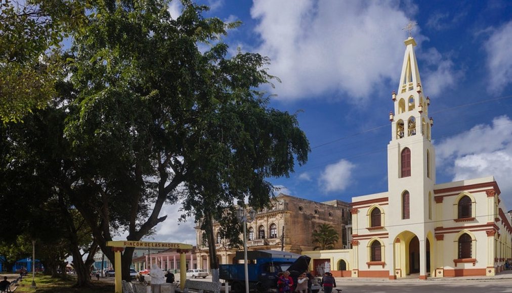 Eglise San Atanasio à Placetas, Cuba / ©Flikr/lezumbalaberenjena