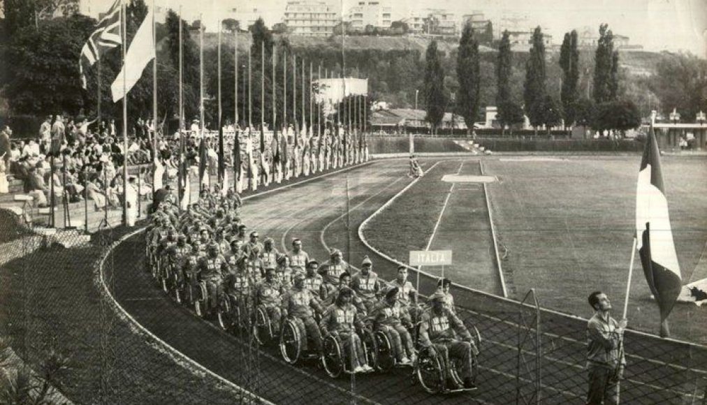 L&#039;équipe italienne à la cérémonie d&#039;ouverture des premiers Jeux paralympiques de Rome en 1960 / ©Public domain, via Wikimedia Commons