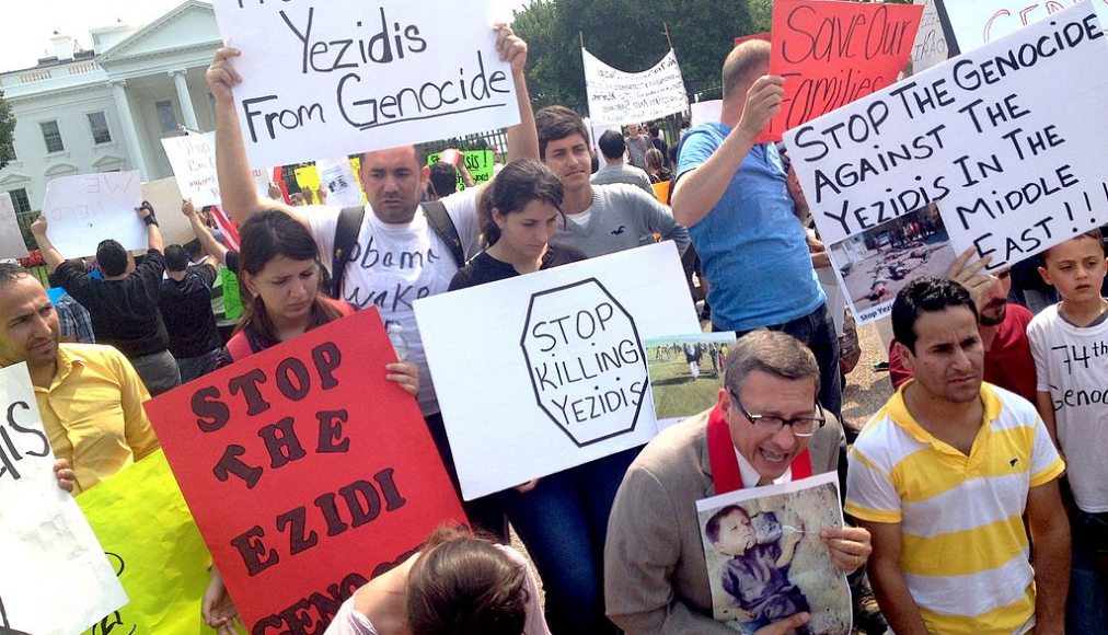 Manifestation des Yézidis devant la Maison Blanche en 2014 / ©Kaitlynn Hendricks, CC BY 2.0 Wikimedia Commons