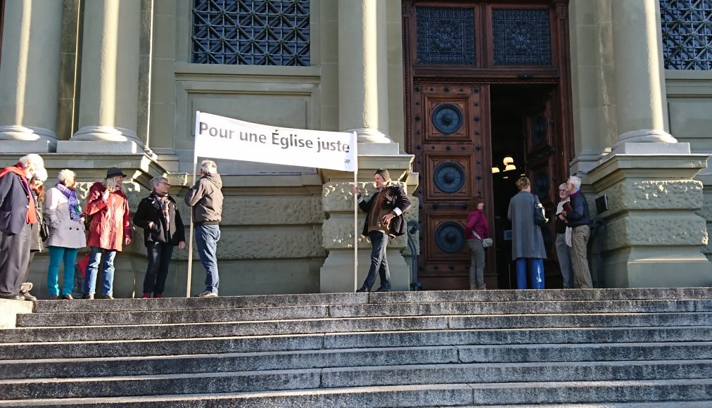 À l’ouverture des audiences, un groupe de soutien était présent devant le tribunal / ©Protestinfo