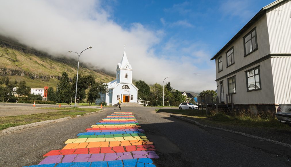 La rue principale de Seydisfjordur, en Islande. / iStock/leonovo