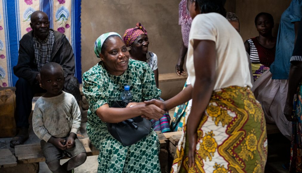 Sœur Nathalie Kangaji fournit une assistance juridique aux victimes des mines à Kolwezi en RDC. / Sœur Nathalie Kangaji fournit une assistance juridique aux victimes des mines à Kolwezi en RDC.