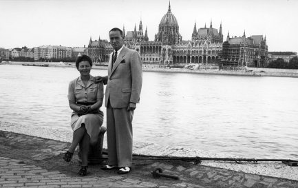 Gertrud et Carl Lutz à Budapest en 1943 / ©Archiv für Zeitgeschichte ETH Zürich/Agnes Hirschi/CC BY-SA 3.0