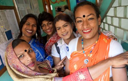 Un groupe de Hijra ou transgenres au Bangladesh / ©USAID, Public Domain, Wikimedia Commons