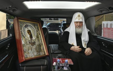 Le patriarche de l&#039;Eglise orthodoxe russe Kirill lors de sa tournée du 3 avril 2020, pour délivrer les sacrements à domicile. / Keystone