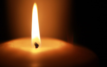 Passer de l’obscurité à la lumière. Temps pour prier, temps pour la paix. / © Flickr-CC-Antonio Vela