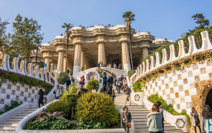 Le Parc Güell à Barcelone, conçu par Gaudi / ©Pixabay